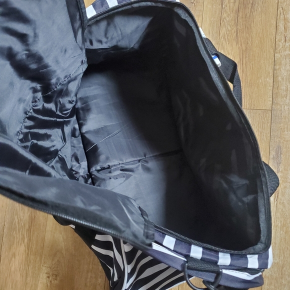 Disney Duffel Bag Gym Sports Workout Travel Minnie Mouse NWT Bioworld 19x11x10" - Picture 8 of 8